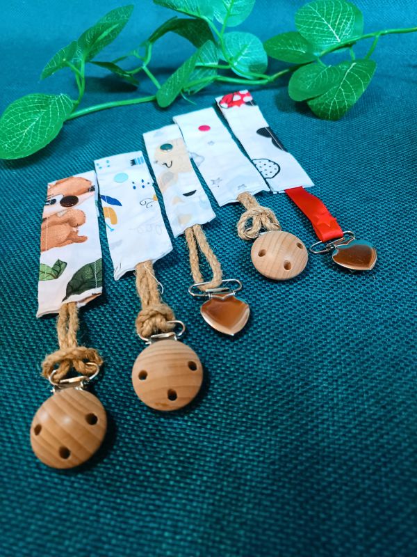 Accroche tétine – 5 couleurs au choix