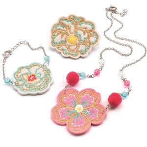 BIJOUX BRODES FLEURS – DJECO